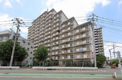 横手小学校徒歩4分。スーパーやコンビニなども近く周辺環境充実。快適でゆとりのある生活空間で新生活を始めましょう^^