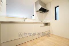 対面式キッチンなのでリビングにいるご家族とコミュニケーションを取りながら洗い物や、お料理が楽しめそうですね＾＾