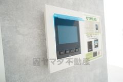 防犯はもちろん、セールスマン対策にもなるモニター付きインターホンです。お子さん1人での留守番時にも活躍しそうです。