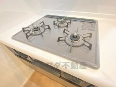 効率よくお料理ができそうな三口コンロ。