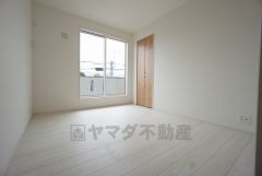 5.25帖。住む人のこだわりを活かす洋室＾＾クローゼットもあり荷物もすっきり片付けられ、ゆとりのある暮らしが出来ます＾＾