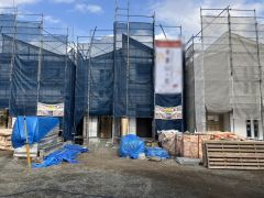 駐車スペースはゆとりある並列3台分を確保。マイカー用に、お客さま用に、余裕を持ってご利用いただけます＾＾ 