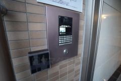 防犯性もばっちり、TVモニター付きインターホン完備。来訪者の顔が見えるので、安心＾＾お子さん1人での留守番時にも活躍しそうです。