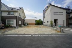 手前が1号棟、奥が2号棟。
