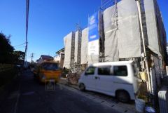 前面道路。南側約4ｍ公道。