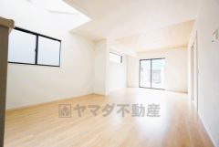 ご家族で団らんの時間を過ごすリビングダイニング。