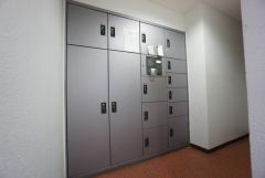 不在時でも荷物が受け取れる宅配ボックス完備。共働きの家庭や外出の多い方に便利。お子様の留守番中も安心ですね＾＾