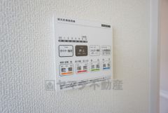 浴室暖房乾燥機には、暖房、乾燥、涼風、換気の4つの機能が付いています。タイマー付きです。換気・雨の日の洗濯も安心です＾＾