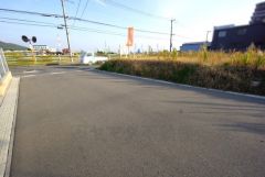 北側約6ｍの公道に面しています。