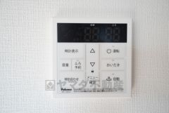 おいだき機能つきなのでお風呂に入る時間が異なるご家庭には嬉しいですね。ボタン一つで快適で便利な生活が＾＾