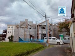 左側：1号棟。快適でゆとりのある生活空間で新生活を始めませんか＾＾お問い合わせお待ちしております＾＾