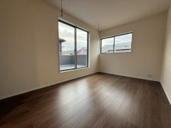 主寝室としてお使いいただけそうなこちらのお部屋は、日当たりが良く、爽やかな風を感じて起きる朝は、快適生活の始まりに。