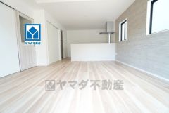 家族が集まる開放的なリビング。思い思いの時間を過ごしたり食事をしたり、素敵な団らんの場になりますね＾＾