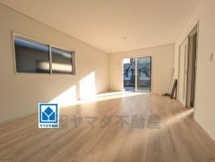 家族が集まる開放的なリビング。思い思いの時間を過ごしたり食事をしたり、素敵な団らんの場になりますね＾＾