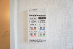 浴室暖房乾燥機には、暖房、乾燥、涼風、換気の4つの機能が付いています。タイマー付きです。換気・雨の日の洗濯も安心です＾＾