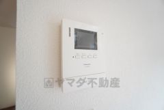 防犯はもちろん、セールスマン対策にもなるモニター付きインターホンです。お子さん1人での留守番時にも活躍しそうです。