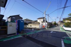 前面道路は南東側約5.9ｍの公道に面しています。