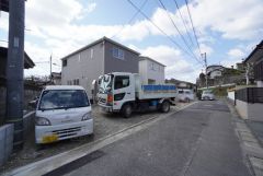 前面道路は北東側約4ｍの公道に面しています。