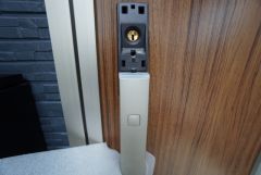 かざすだけで開閉できる、タッチキー採用の玄関。お買い物帰りで、両手がふさがってきても簡単に中に入れます＾＾