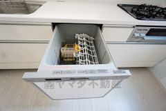 炊事時間を大幅に短縮できる食器洗浄乾燥機付き＾＾食器を洗う手間が減るので家族とのコミュニケーションの時間や自分の時間が増えますね。