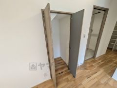 リビングには収納が設けられています。物が沢山集まりがちなリビングに収納スペースがあると便利ですね＾＾