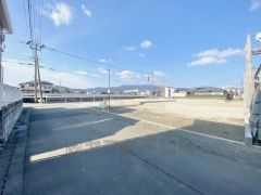 前面道路。南側6ｍ公道。西鉄バス「轟木」停まで徒歩約8分＾＾