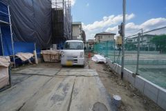 駐車スペースはゆとりある2台分を確保。マイカー用に、お客さま用に、余裕を持ってご利用いただけます＾＾