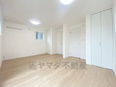 約9.2帖の洋室は2ドア1ルーム。