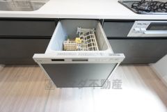 炊事時間を大幅に短縮できる食器洗浄乾燥機付き＾＾食器を洗う手間が減るので家族とのコミュニケーションの時間や自分の時間が増えますね。