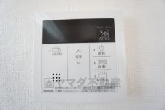 ボタン1つでらくらく操作できる給湯器リモコン。