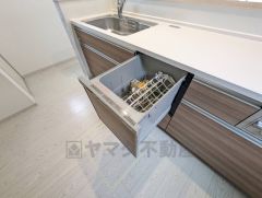 炊事時間を大幅に短縮できる食器洗浄乾燥機付き＾＾食器を洗う手間が減るので家族とのコミュニケーションの時間や自分の時間が増えますね。