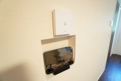 防犯はもちろん、セールスマン対策にもなるモニター付きインターホンです。お子さん1人での留守番時にも活躍しそうです。