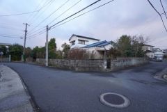 解体前。前面道路。北東側5.9～6.0ｍ、北西側4.0ｍ～4.1ｍ公道。 安徳北小学校まで徒歩約7分＾＾