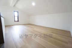 2階洋室にロフト付き。ご家族の衣類や荷物をまとめて収納できます＾＾適切な場所に配置することで生活動線を短くし、家事効率も高まりますね＾＾ 