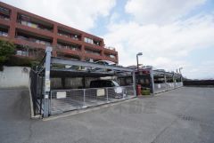 敷地内駐車場有。空き状況はお問い合わせ下さい。