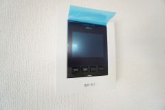 防犯性、セキュリティ対策に安心できるテレビモニター付きインターフォンです。セールスマン対策にもなり安心できます。