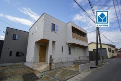 A号地。西鉄バス「皿山一丁目」歩2分＾＾天神＆博多駅へのアクセス良好＾＾歩9分圏にサニー、コンビニ2種、ドラッグ新生堂、保育園、病院、郵便局など周辺環境充実＾＾