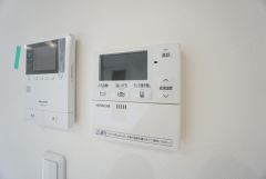 おいだき機能つきなのでお風呂に入る時間が異なるご家庭には嬉しいですね。ボタン一つで快適で便利な生活が＾＾