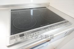 お手入れのしやすいIHクッキングヒーターです。3口コンロなので、効率よくお料理が楽しめます。毎日のお料理も楽しくなりますね＾＾