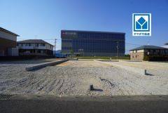 弥生が丘小学校(歩5分)。敷地面積約70坪＾＾カースペース3台分。西鉄バス「弥生が丘四丁目」歩2分。JR鳥栖駅行＾＾