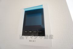 防犯はもちろん、セールスマン対策にもなるモニター付きインターホンです。お子さん1人での留守番時にも活躍しそうです。