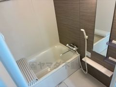 1日の疲れを癒すくつろぎのバスルーム。雨の日のお洗濯にも嬉しい浴室乾燥付き。換気機能付きなのでお風呂のカビ予防にもなります＾＾