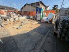 駐車スペースはゆとりある2台分を確保。マイカー用に、お客さま用に、余裕を持ってご利用いただけます。 