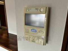 防犯はもちろん、セールスマン対策にもなるモニター付きインターホンです。お子さん1人での留守番時にも活躍しそうです。