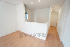 窓から光が差し込む明るいダイニングです＾＾