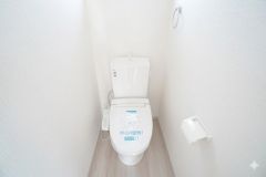 1階3階の2ヶ所にトイレがありますので、忙しい朝にも家族に気を使わず、ゆとりが生まれますね＾＾