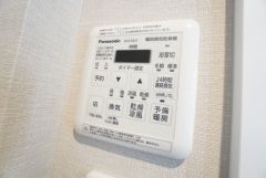 浴室暖房乾燥機付き＾＾梅雨の時期や花粉、PM2.5が酷いときなどの洗濯を干すのに重宝しそうですね＾＾