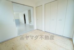 リビング隣には、ホッとできる和室を用意。お子様のお昼寝スペースや書斎としてなど、いろいろとお使い頂けます。