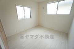 住む人のこだわりを活かすお部屋です＾＾日当たりがよく、寝室としての利用もおすすめ。