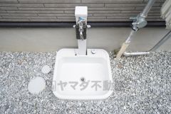 あると便利な外水栓。ガーデニングに、洗車に、泥遊びやペットの散歩の後に。